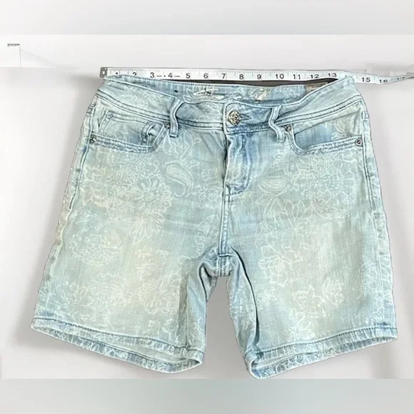 New Seven7 Shorts Cuffed Light Wash Embroidered Womens Knox Blue 4 - Picture 1 of 6